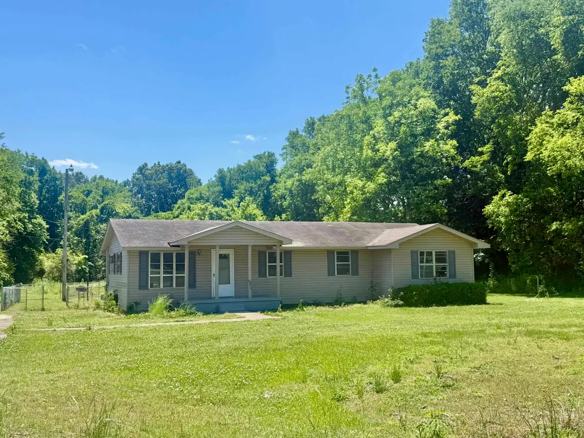750 Hughes St, Muscle Shoals, AL 35661 - #1