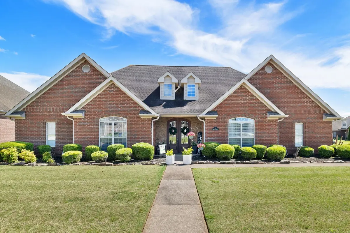 311 Wheaton Dr, Florence, AL 35633 - #1