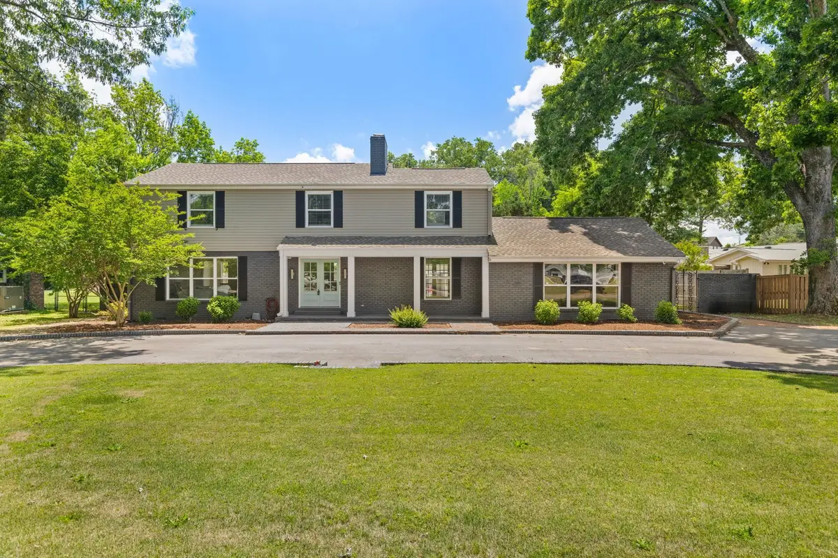 902 Highland Ave, Muscle Shoals, AL 35661 - #1
