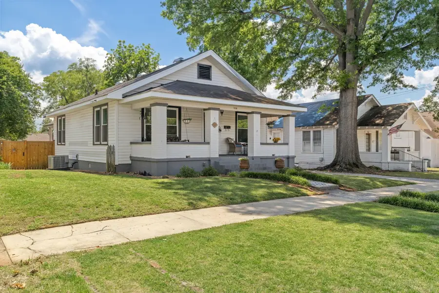 506 Third St, Tuscumbia, AL 35674 - #2