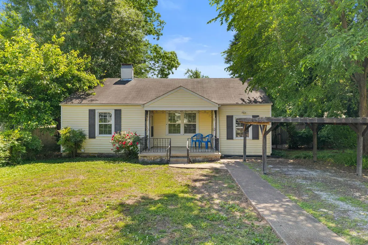 1611 E 28th St, Sheffield, AL 35660 - #1