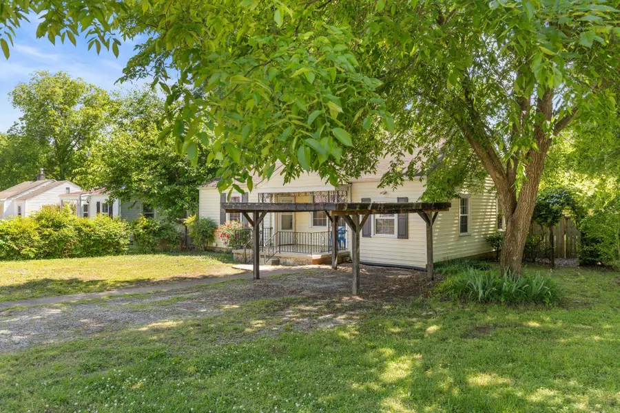 1611 E 28th St, Sheffield, AL 35660 - #3