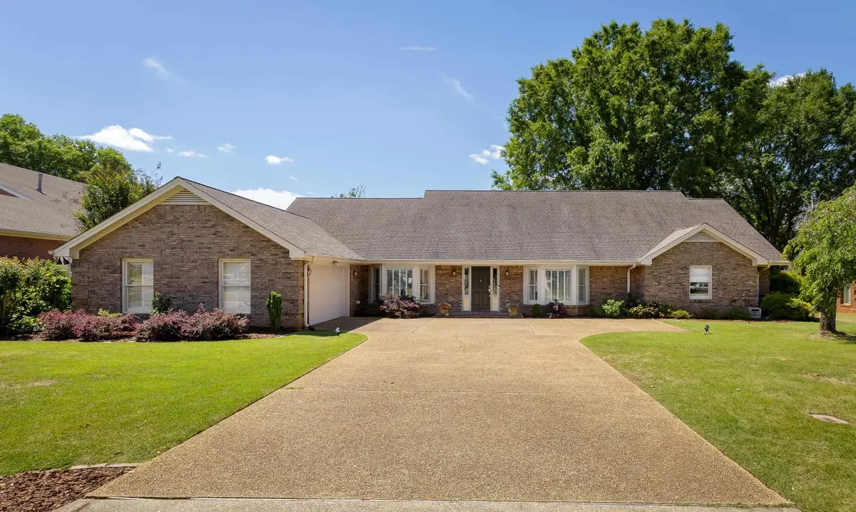 1924 Charlotte Ct, Florence, AL 35630 - #1