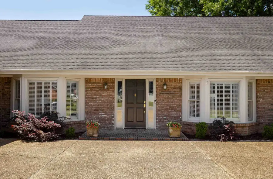 1924 Charlotte Ct, Florence, AL 35630 - #2