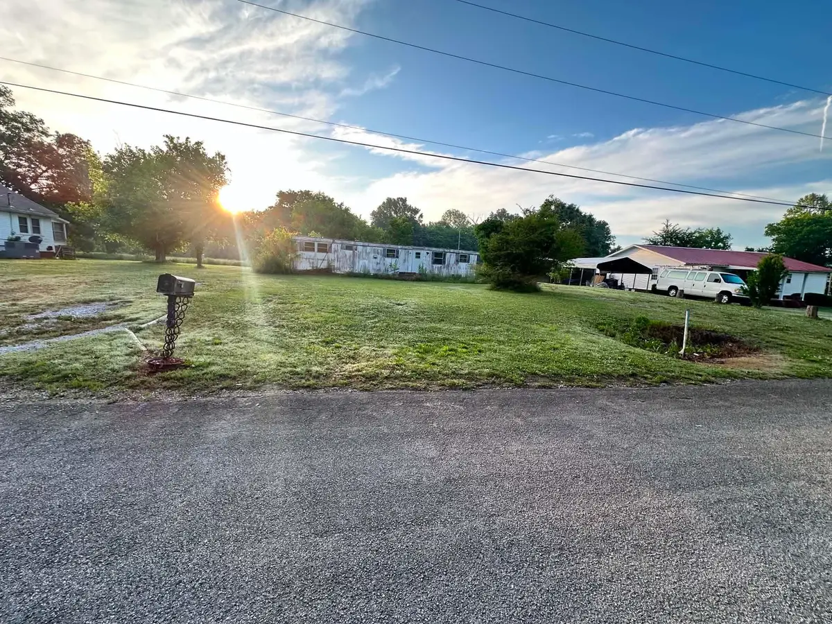510 Smith Ln, Tuscumbia, AL 35674 - #1