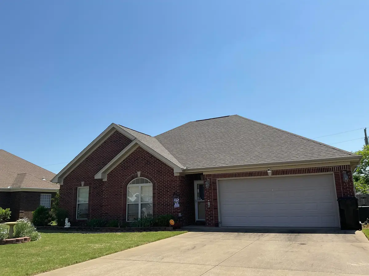 311 Meredith Dr, Muscle Shoals, AL 35661 - #1