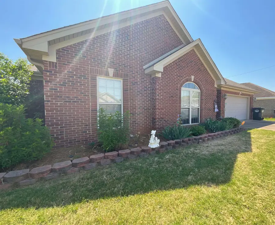 311 Meredith Dr, Muscle Shoals, AL 35661 - #2