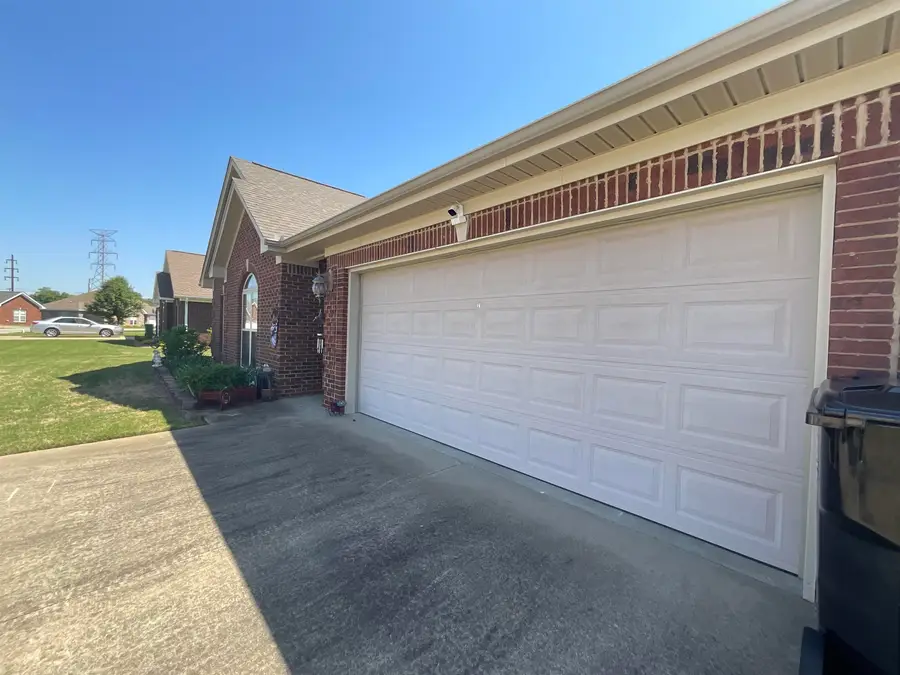 311 Meredith Dr, Muscle Shoals, AL 35661 - #3