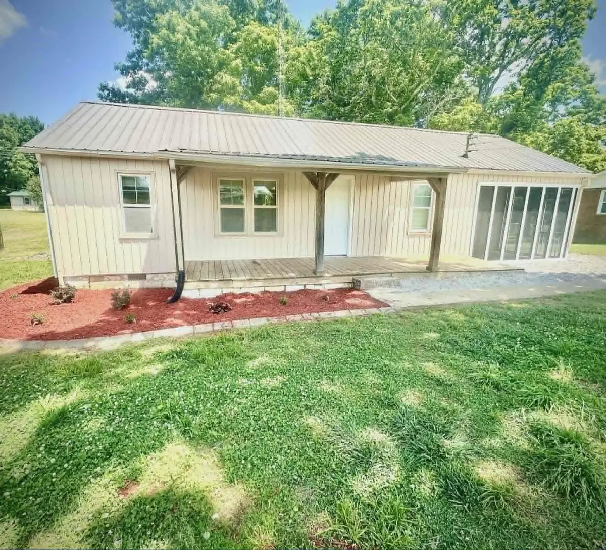 720 Smith Ln, Tuscumbia, AL 35674 - #1