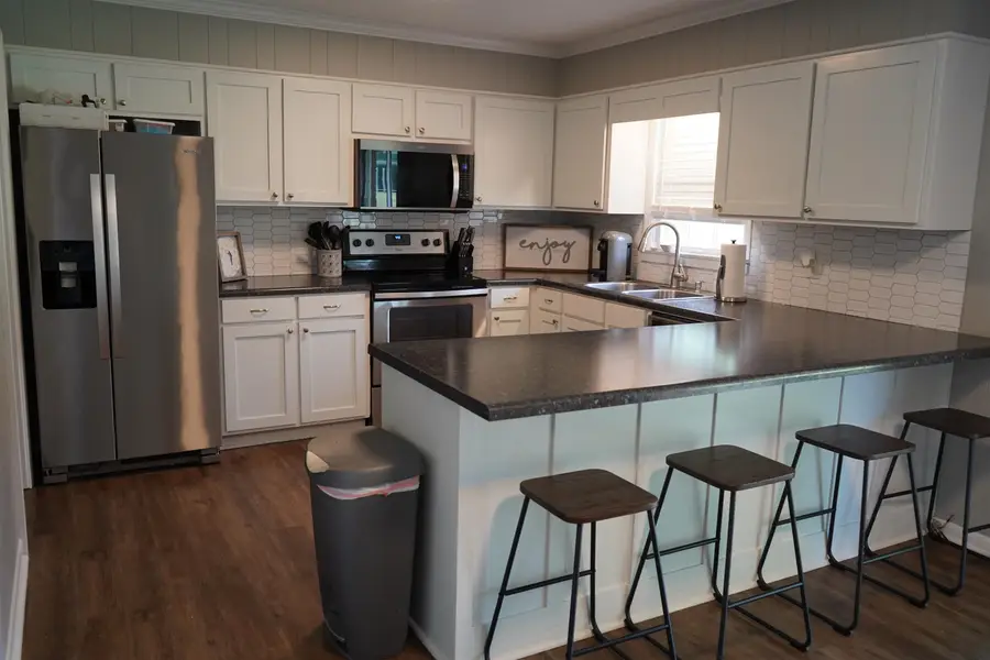 1303 Barnes St, Tuscumbia, AL 35674 - #2