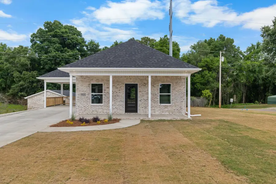 165 E Lakeside Dr, Florence, AL 35630 - #2