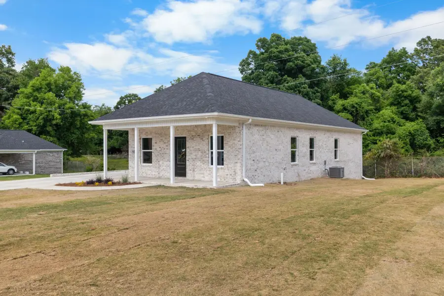 165 E Lakeside Dr, Florence, AL 35630 - #2