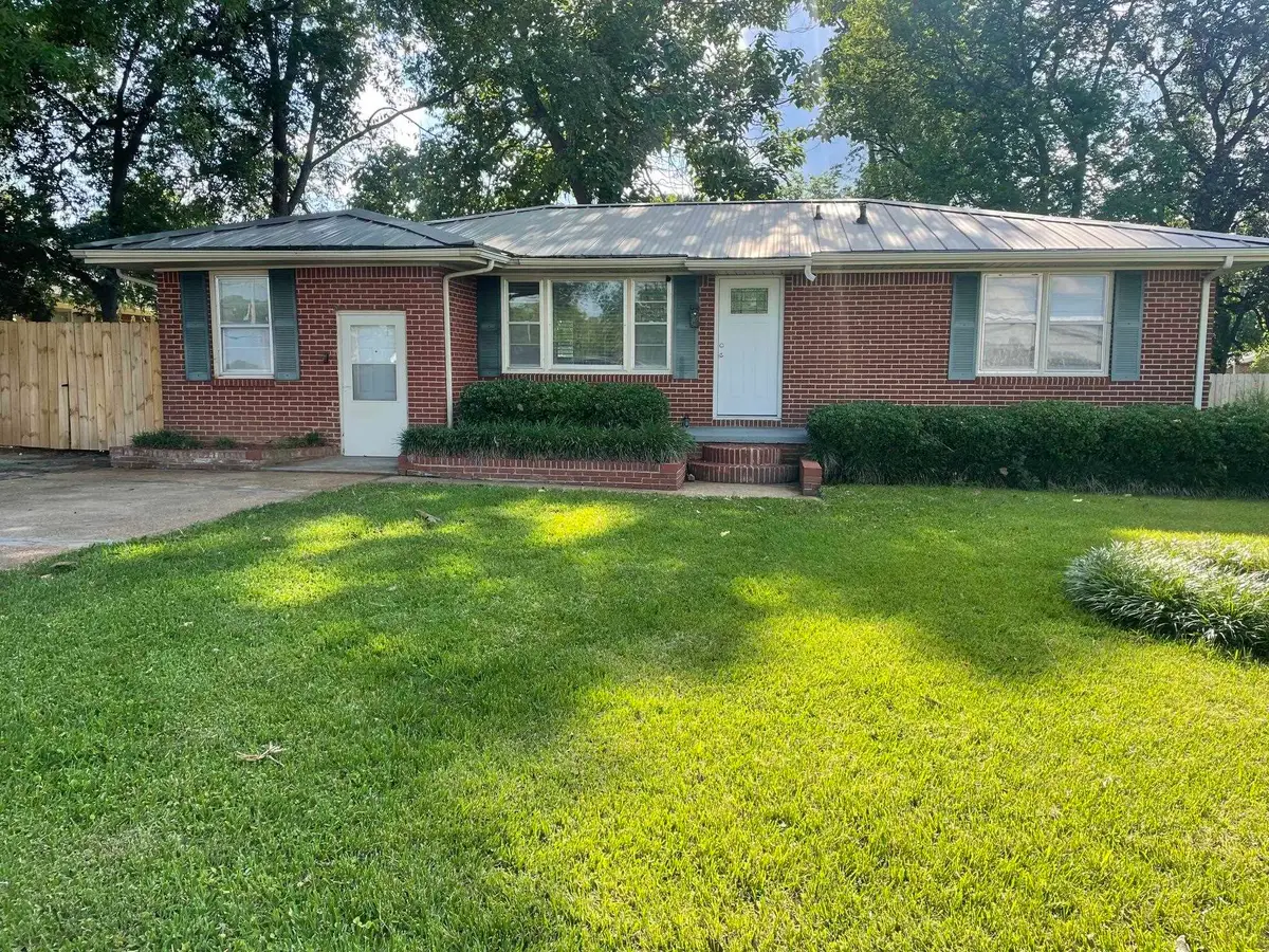 101 Monroe Dr, Tuscumbia, AL 35674 - #1