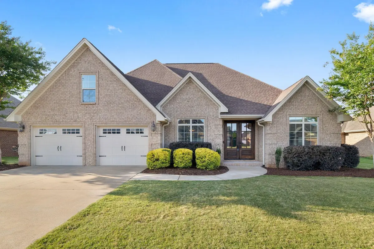 106 Rhett Dr, Muscle Shoals, AL 35661 - #1