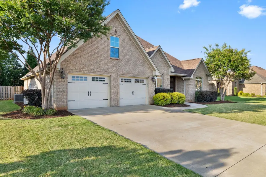 106 Rhett Dr, Muscle Shoals, AL 35661 - #3