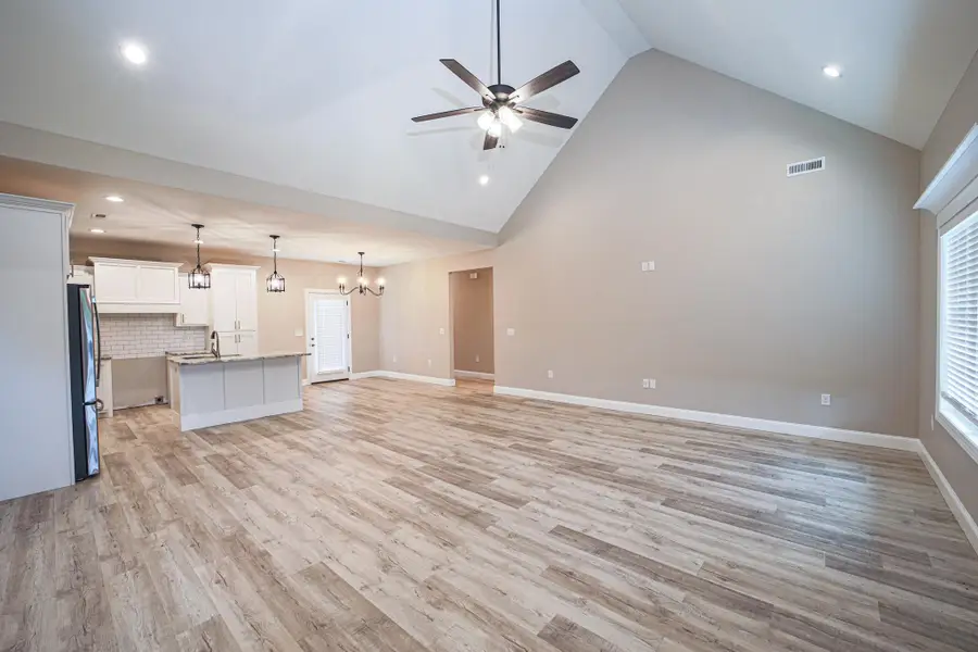1446 Baker Ln, Tuscumbia, AL 35674 - #2