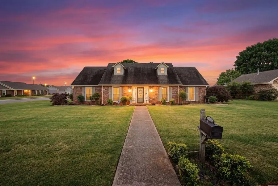 2222 Jennifer Ave, Muscle Shoals, AL 35661 - #2