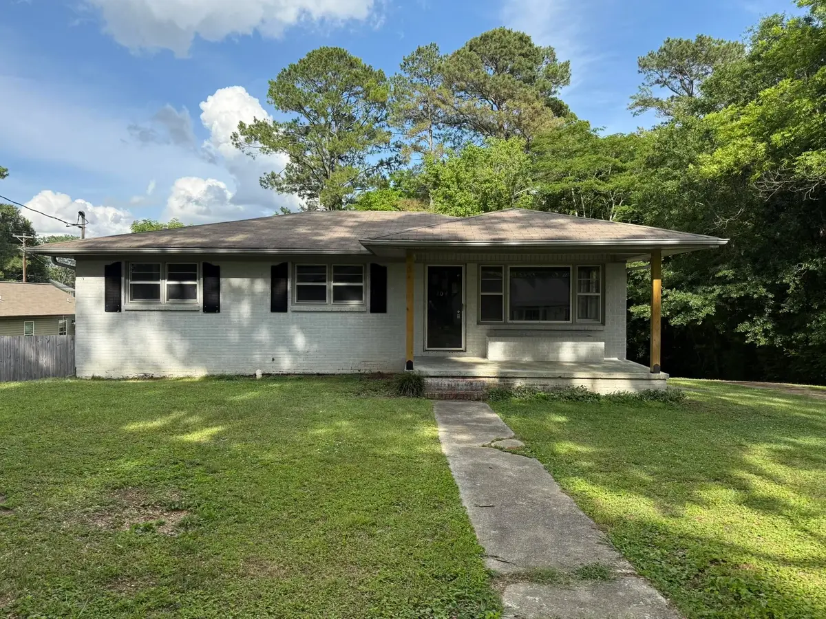 704 Avenue C, Cullman, AL 35055 - #1