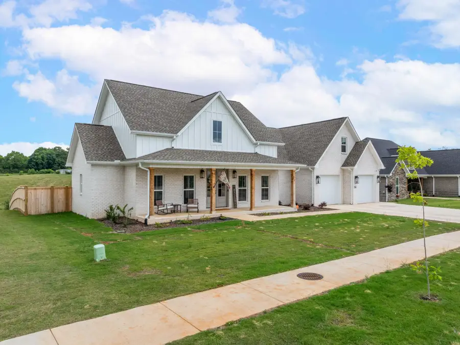 216 Chestnut Oak Dr, Florence, AL 35633 - #2