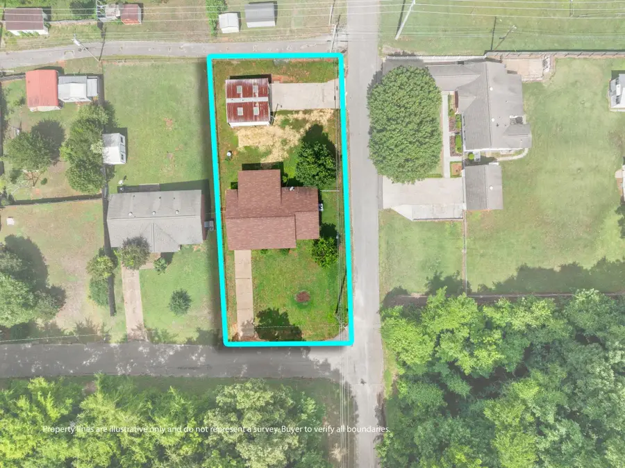 402 N Main St, Florence, AL 35630 - #2
