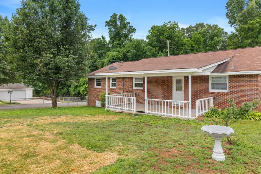402 N Main St, Florence, AL 35630 - #3