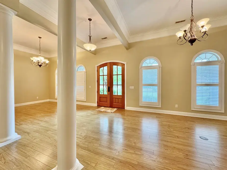 104 Castlewood Ct, Florence, AL 35633 - #2