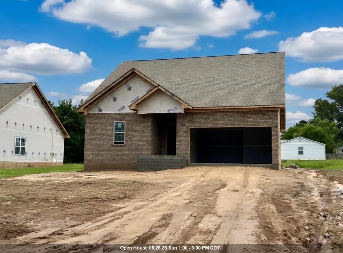 803 Michigan Ave, Muscle Shoals, AL 35661 - #1