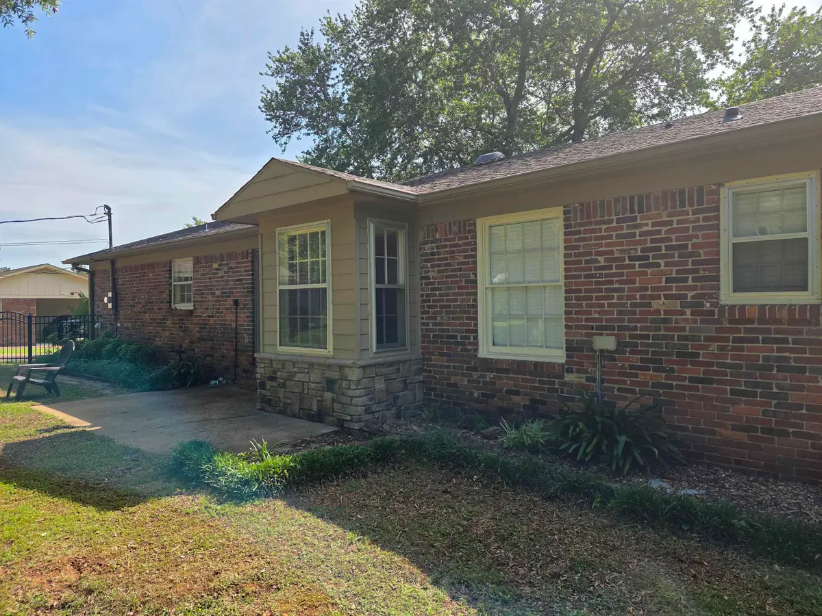 409 Mauldin Ave, Florence, AL 35634 - #1
