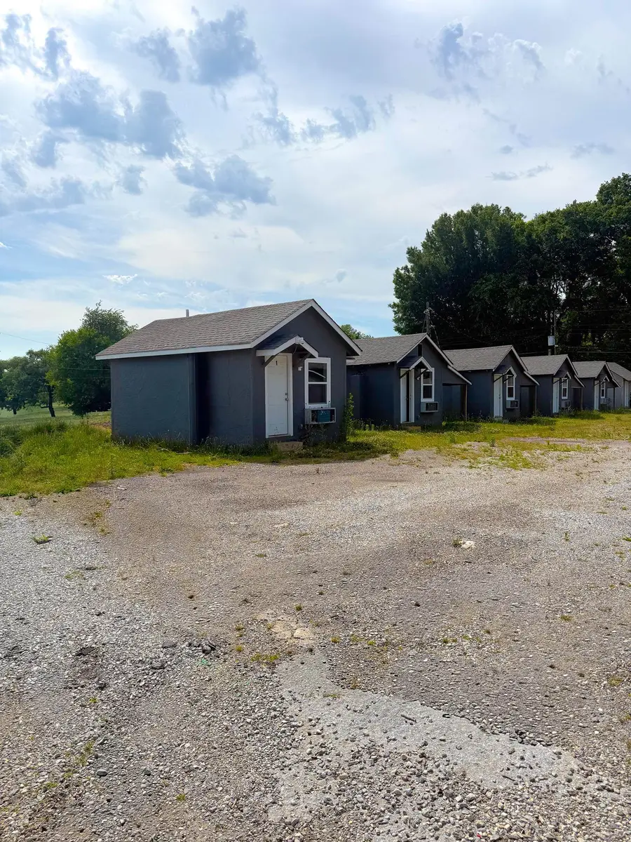 2905 E 12th Ave, Sheffield, AL 35660 - #2