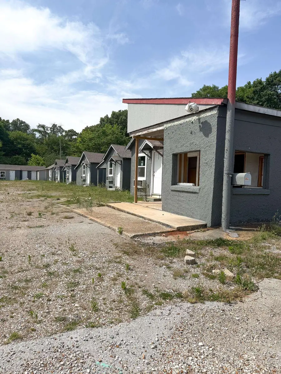 2905 E 12th Ave, Sheffield, AL 35660 - #3