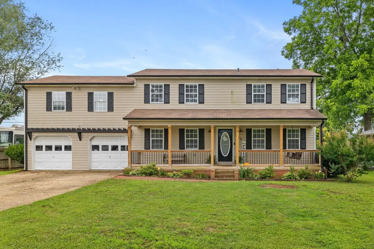 912 Tyler Ave, Muscle Shoals, AL 35661 - #1