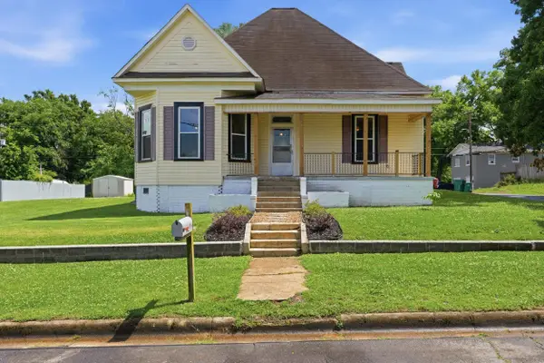 207 River Bluff Dr, Sheffield, AL 35660