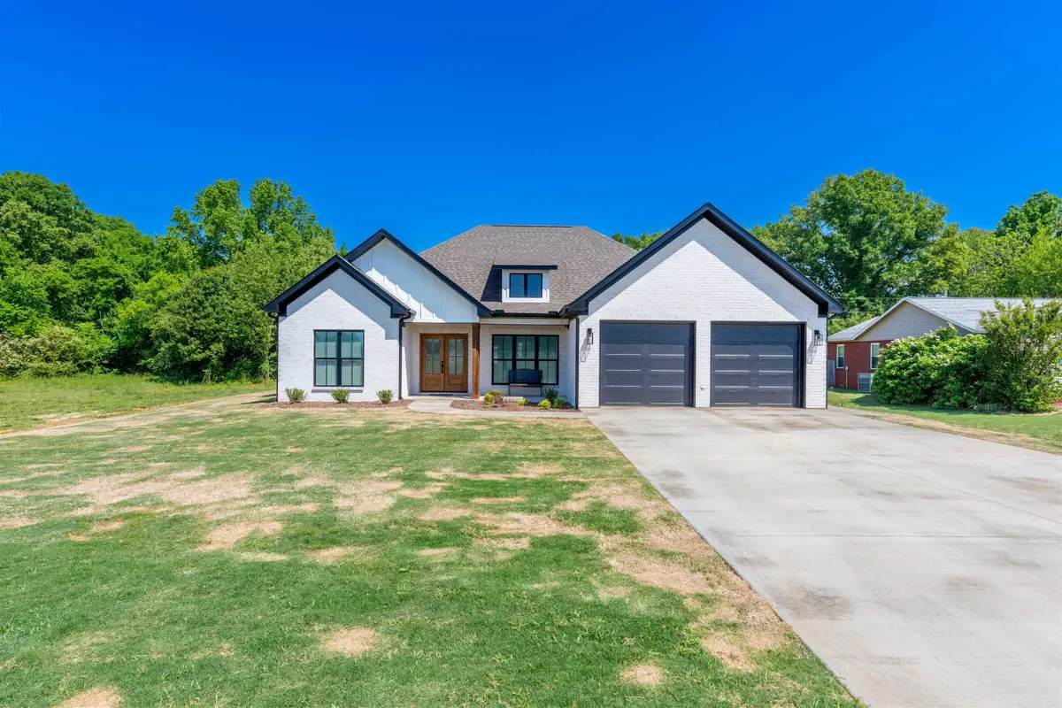 1901 Orman St, Muscle Shoals, AL 35661 - #1