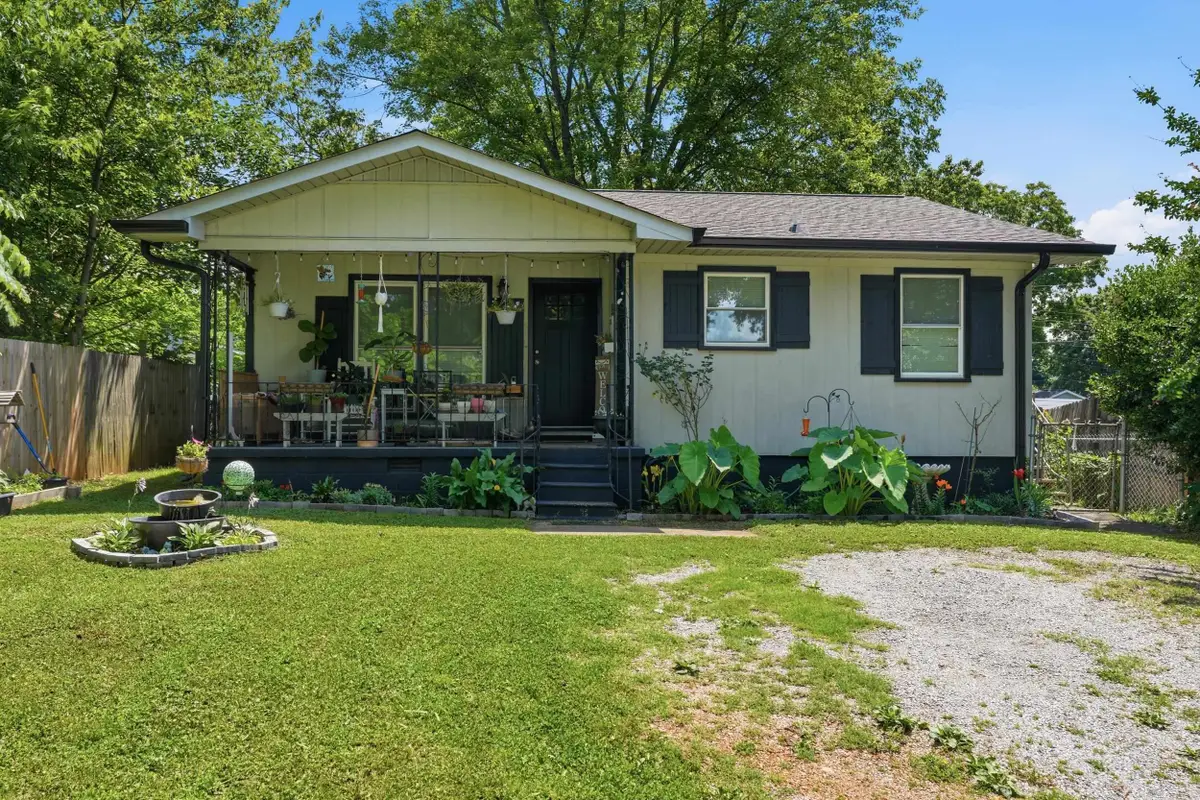 206 N Weakley St, Florence, AL 35630 - #1