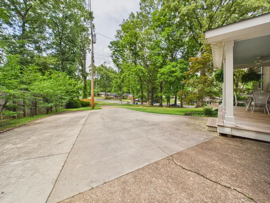 1841 Courtney Ave, Florence, AL 35630 - #3