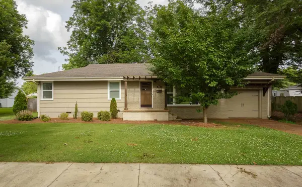 904 John St, Tuscumbia, AL 35674