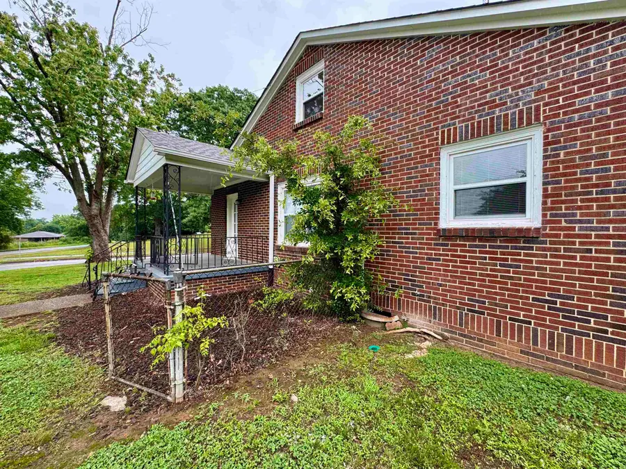 819 Sannoner Ave, Florence, AL 35630 - #3