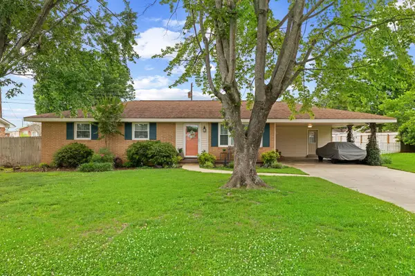 1105 Courtland Ave, Muscle Shoals, AL 35661