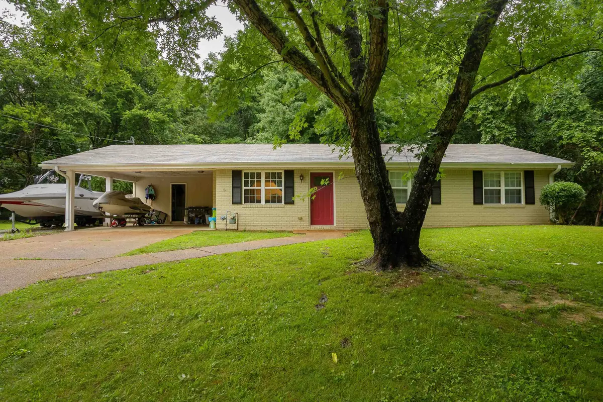 661 Rivermont Rd, Florence, AL 35634 - #1