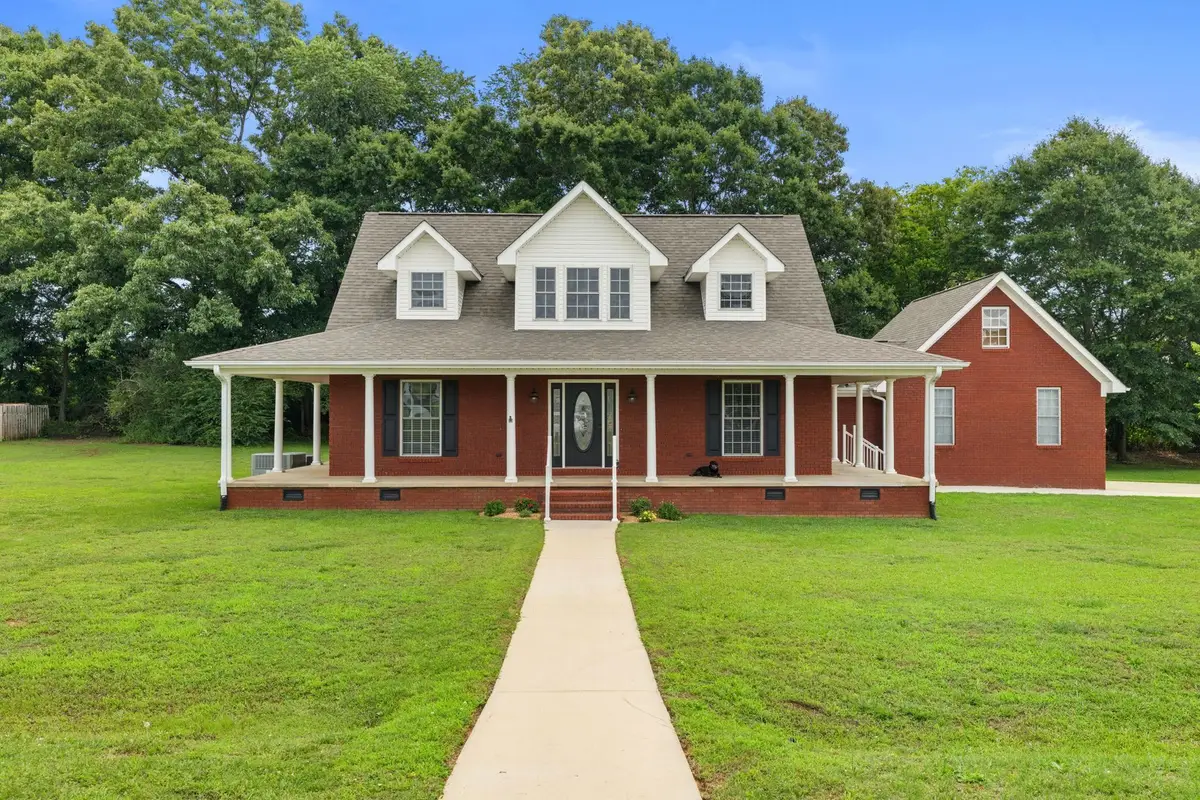 70 Lindsey Dr, Florence, AL 35633 - #1