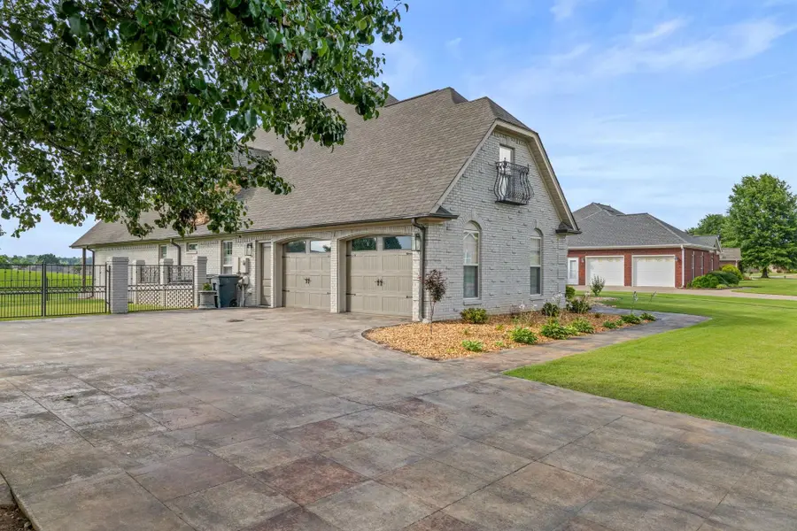 214 Plantation Springs Dr, Florence, AL 35630 - #3