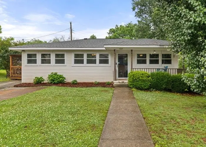 1607 Ridge Ave, Florence, AL 35630 - #1