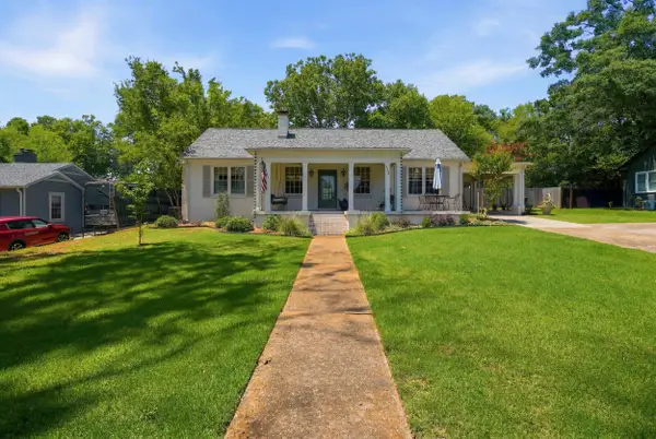 738 Riverview Dr, Florence, AL 35633