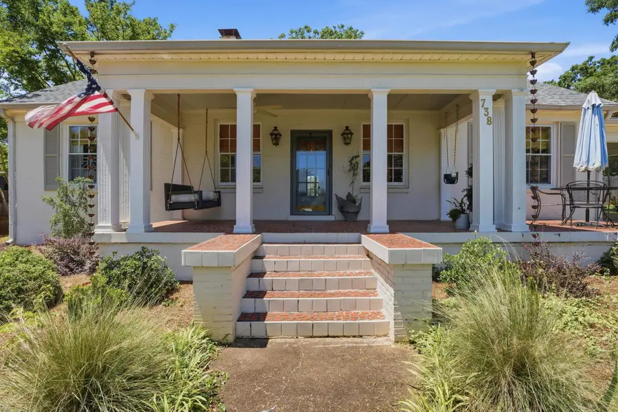 738 Riverview Dr, Florence, AL 35633 - #3
