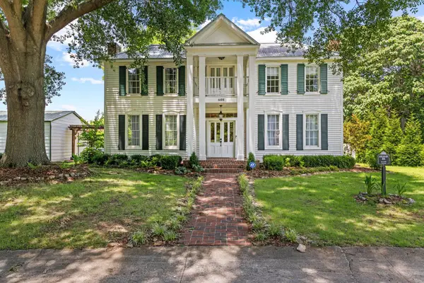 608 W 4th St, Tuscumbia, AL 35674