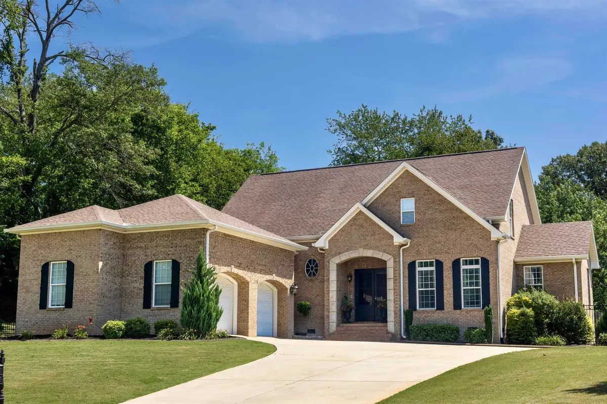 251 Isbell Dr, Muscle Shoals, AL 35661 - #1