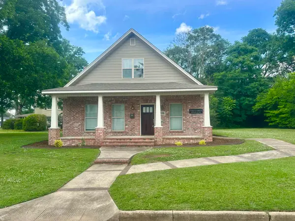 208 W 3rd St, Tuscumbia, AL 35674