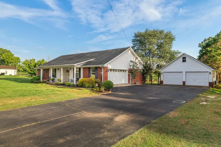 690 Cedar Hill Ln, Tuscumbia, AL 35674 - #2