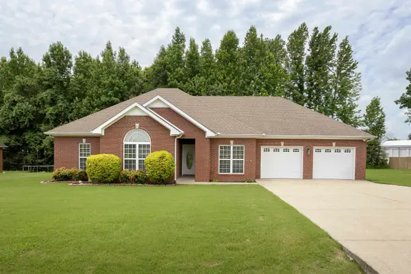 114 Villagewood Dr, Killen, AL 35645