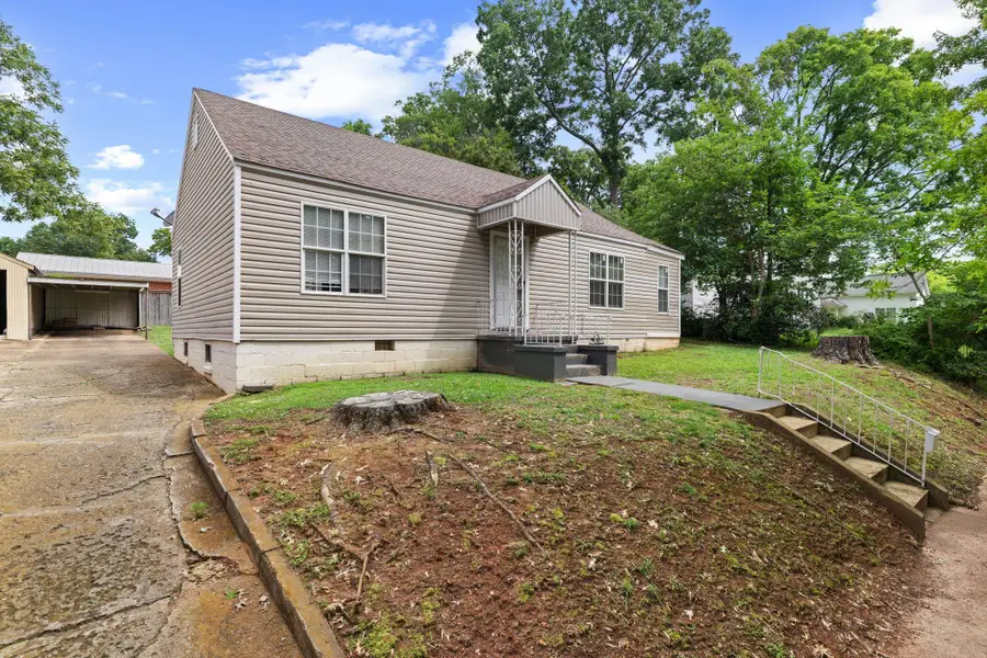 611 E Mobile St, Florence, AL 35630 - #2